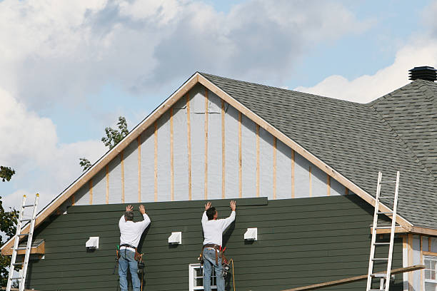 Professional Vinyl Siding technician working in Milford, IN